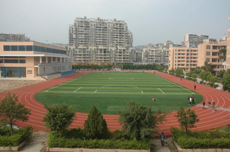 人造草坪足球場(chǎng)施工過程_深圳市健宇體育設(shè)施工程